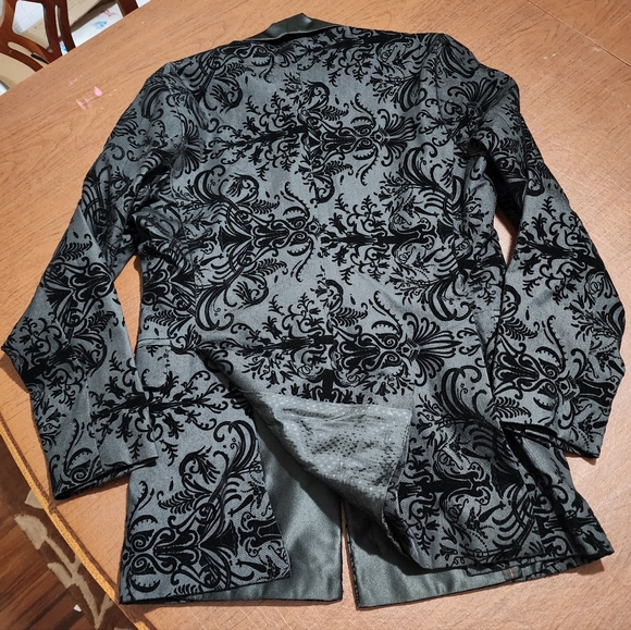 NWOT - Elegant Black and Gray Floral Blazer - Picture 9 of 9